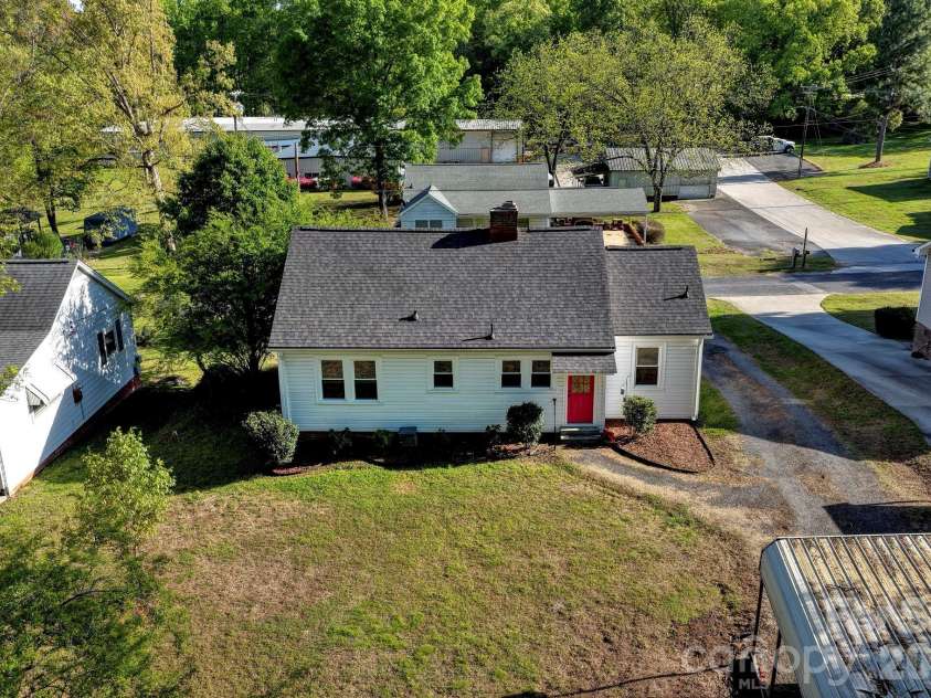 37 Oak Drive, Concord, NC 28027.  MLS# CAR4360964, YatesRealty ID 26549. 