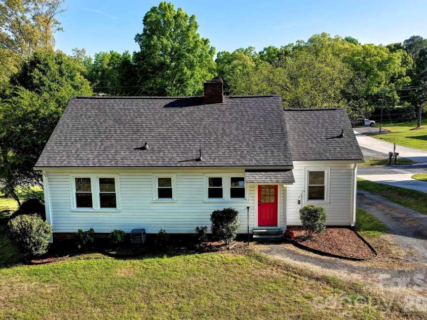 37 Oak Drive, Concord, NC 28027.  MLS# CAR4360964, YatesRealty ID 26549. 