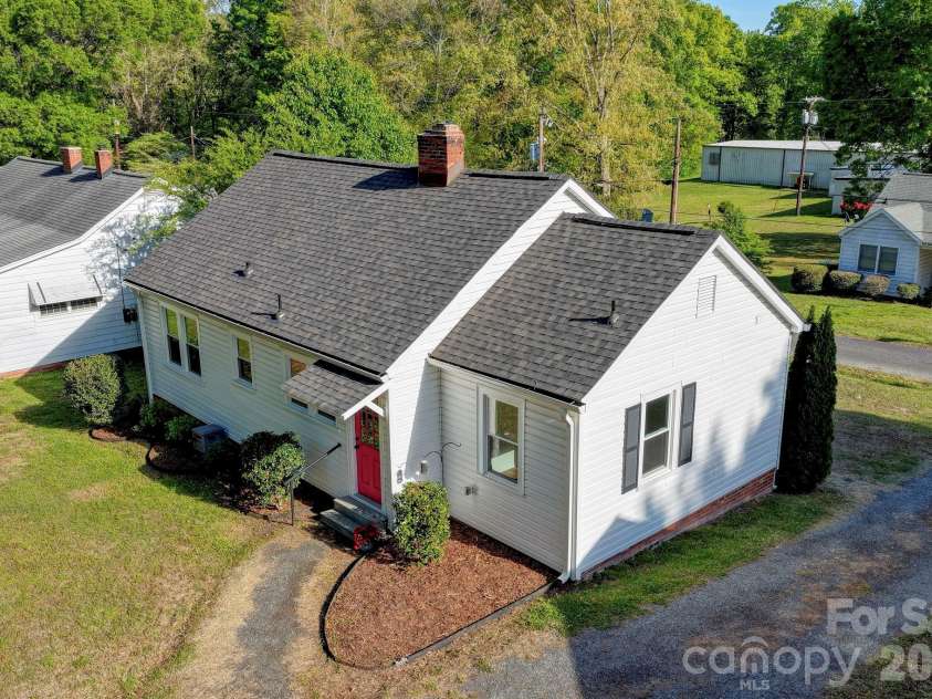 37 Oak Drive, Concord, NC 28027.  MLS# CAR4360964, YatesRealty ID 26549. 