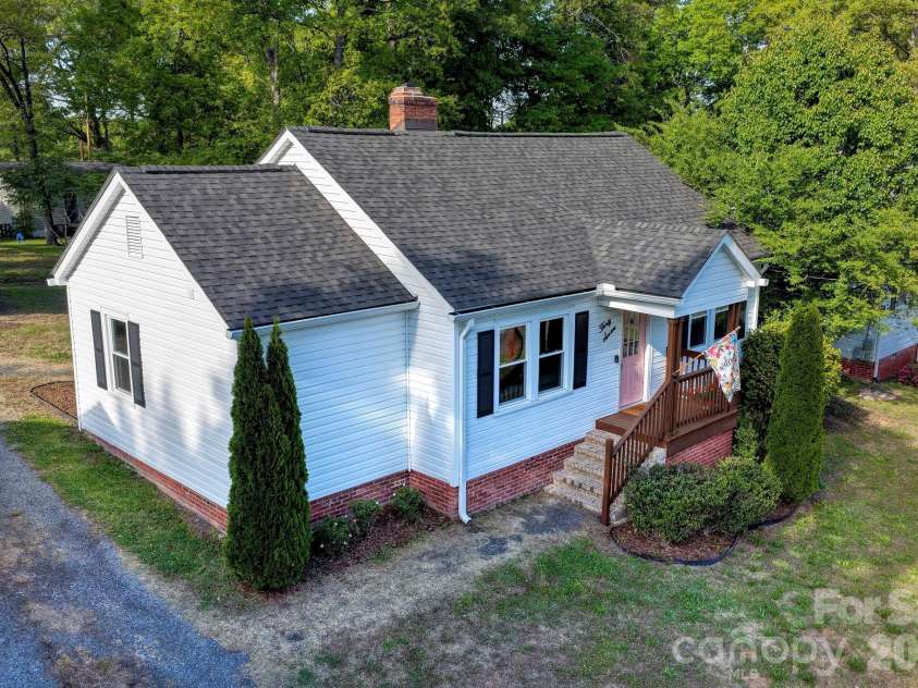 37 Oak Drive, Concord, NC 28027.  MLS# CAR4360964, YatesRealty ID 26549. 
