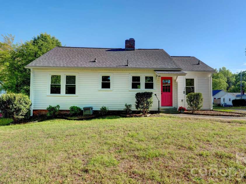 37 Oak Drive, Concord, NC 28027.  MLS# CAR4360964, YatesRealty ID 26549. 