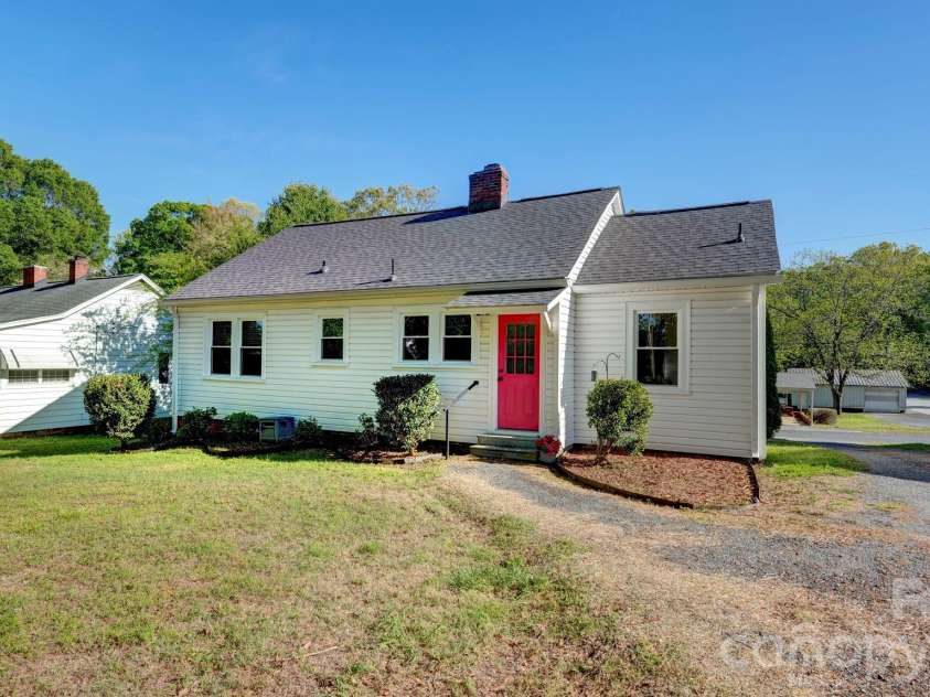 37 Oak Drive, Concord, NC 28027.  MLS# CAR4360964, YatesRealty ID 26549. 