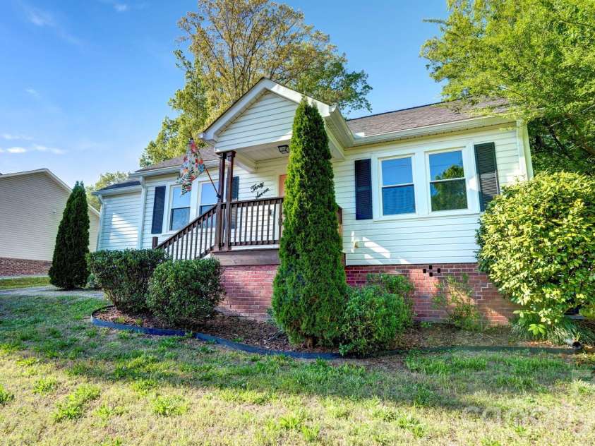 37 Oak Drive, Concord, NC 28027.  MLS# CAR4360964, YatesRealty ID 26549. 