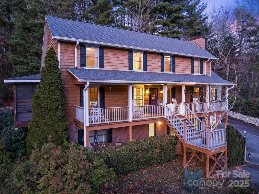 31 Laurel Ridge Drive, Otto, NC 28763.  MLS# CAR4316016, YatesRealty ID 2655. 