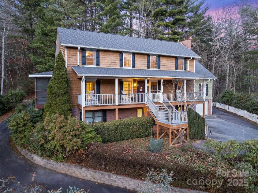 31 Laurel Ridge Drive, Otto, NC 28763.  MLS# CAR4316016, YatesRealty ID 2655. 