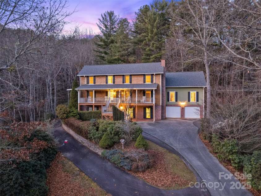 31 Laurel Ridge Drive, Otto, NC 28763.  MLS# CAR4316016, YatesRealty ID 2655. 