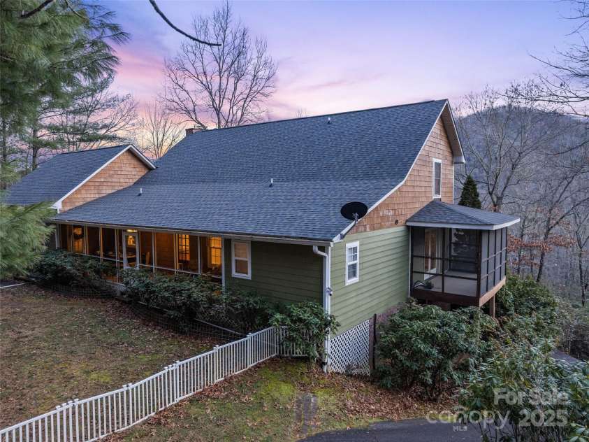 31 Laurel Ridge Drive, Otto, NC 28763.  MLS# CAR4316016, YatesRealty ID 2655. 