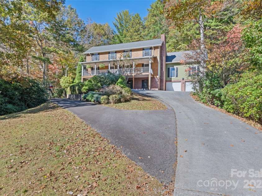 31 Laurel Ridge Drive, Otto, NC 28763.  MLS# CAR4316016, YatesRealty ID 2655. 