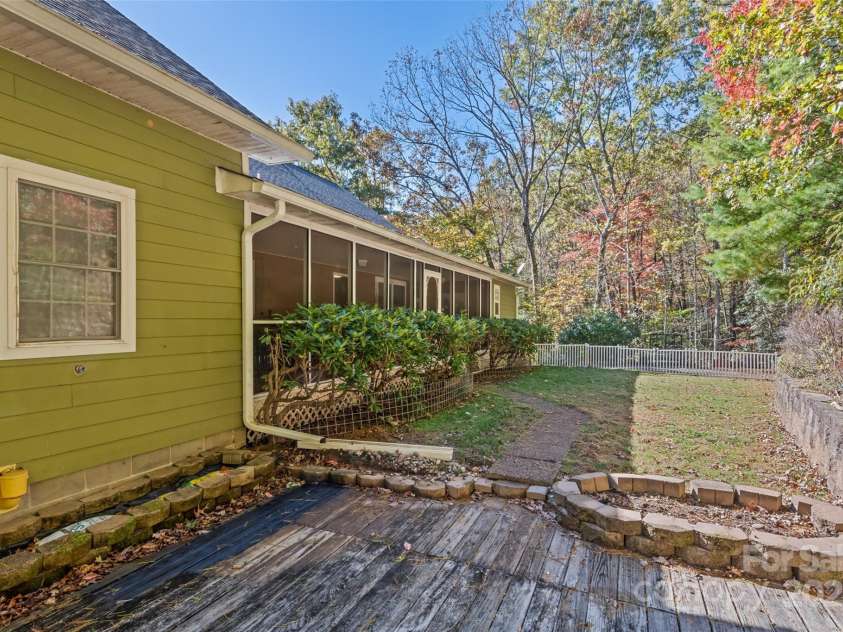 31 Laurel Ridge Drive, Otto, NC 28763.  MLS# CAR4316016, YatesRealty ID 2655. 