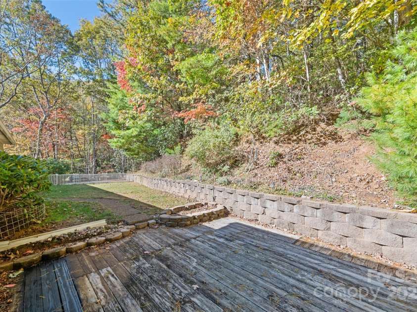 31 Laurel Ridge Drive, Otto, NC 28763.  MLS# CAR4316016, YatesRealty ID 2655. 