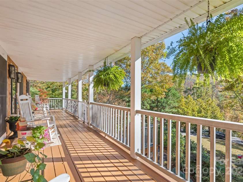 31 Laurel Ridge Drive, Otto, NC 28763.  MLS# CAR4316016, YatesRealty ID 2655. 