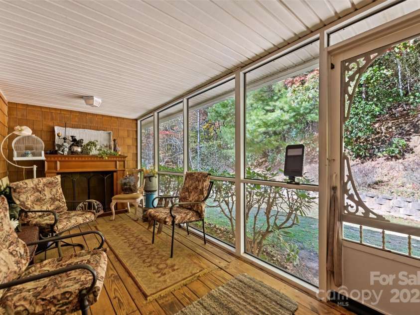 31 Laurel Ridge Drive, Otto, NC 28763.  MLS# CAR4316016, YatesRealty ID 2655. 