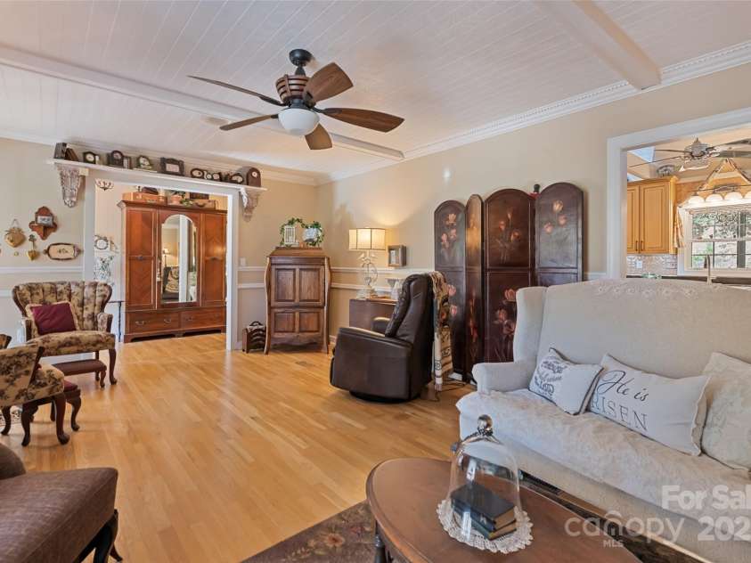 31 Laurel Ridge Drive, Otto, NC 28763.  MLS# CAR4316016, YatesRealty ID 2655. 