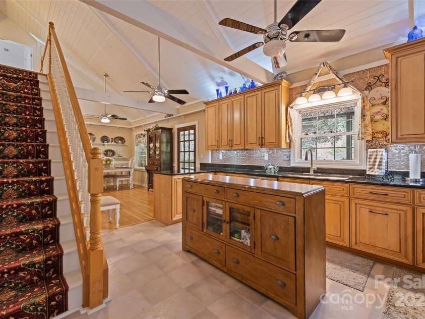 31 Laurel Ridge Drive, Otto, NC 28763.  MLS# CAR4316016, YatesRealty ID 2655. 