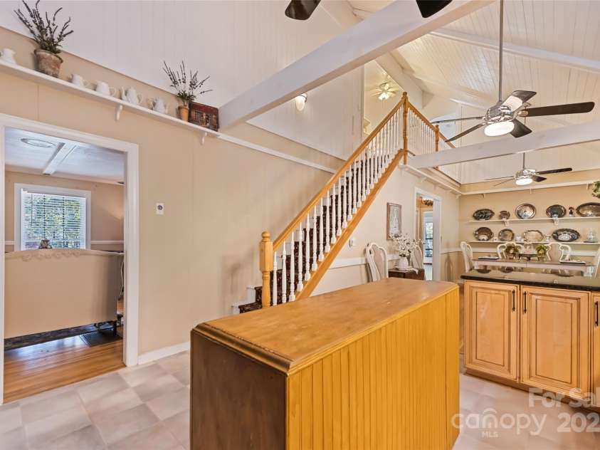 31 Laurel Ridge Drive, Otto, NC 28763.  MLS# CAR4316016, YatesRealty ID 2655. 