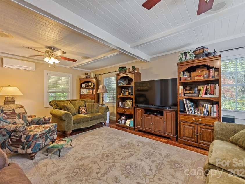 31 Laurel Ridge Drive, Otto, NC 28763.  MLS# CAR4316016, YatesRealty ID 2655. 