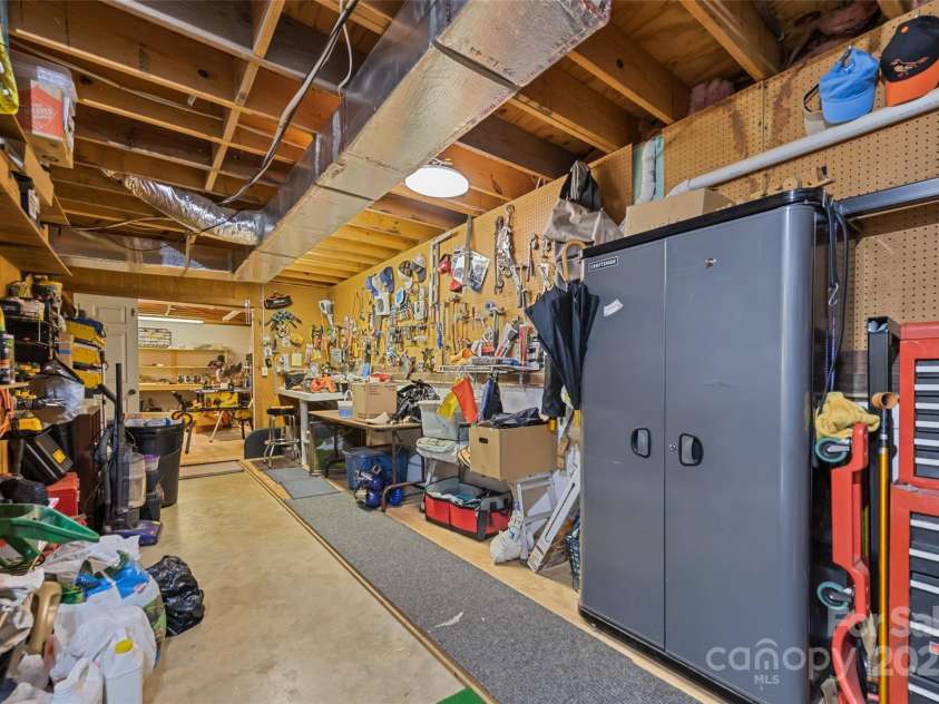 31 Laurel Ridge Drive, Otto, NC 28763.  MLS# CAR4316016, YatesRealty ID 2655. 