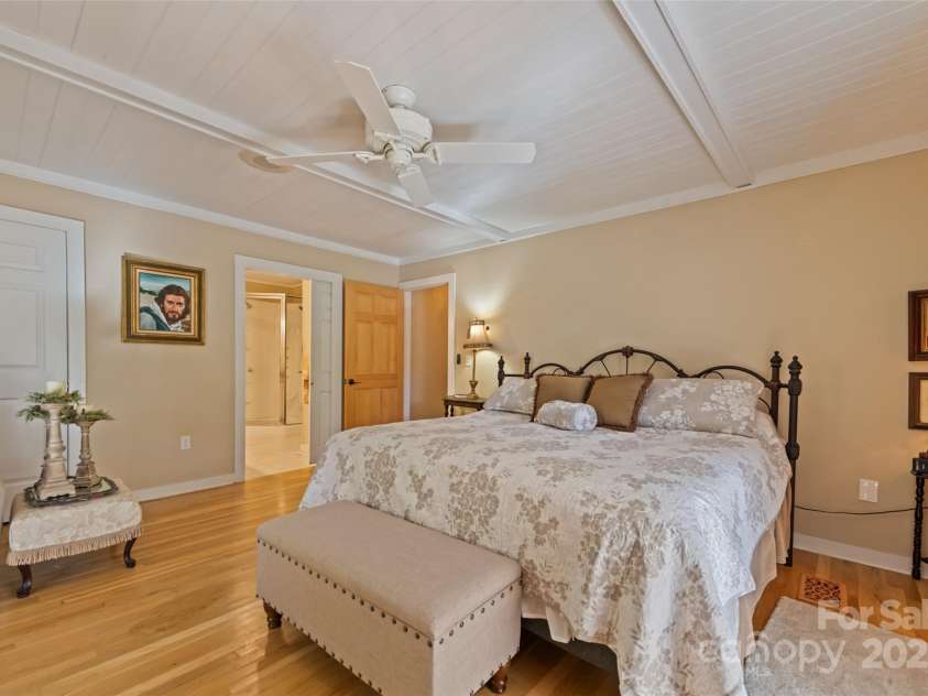 31 Laurel Ridge Drive, Otto, NC 28763.  MLS# CAR4316016, YatesRealty ID 2655. 