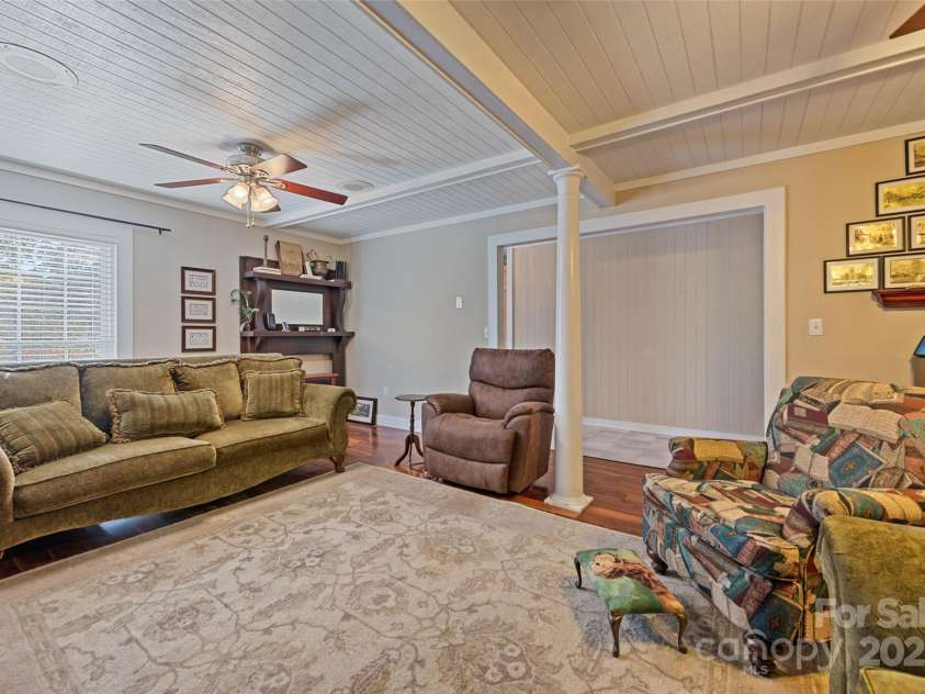 31 Laurel Ridge Drive, Otto, NC 28763.  MLS# CAR4316016, YatesRealty ID 2655. 