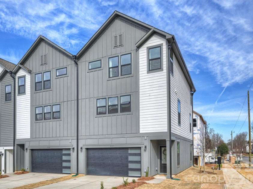 8006 Sansom Circle, Charlotte, NC 28213.  MLS# CAR4343709, YatesRealty ID 2655. 