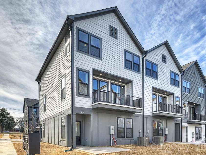 8006 Sansom Circle, Charlotte, NC 28213.  MLS# CAR4343709, YatesRealty ID 2655. 