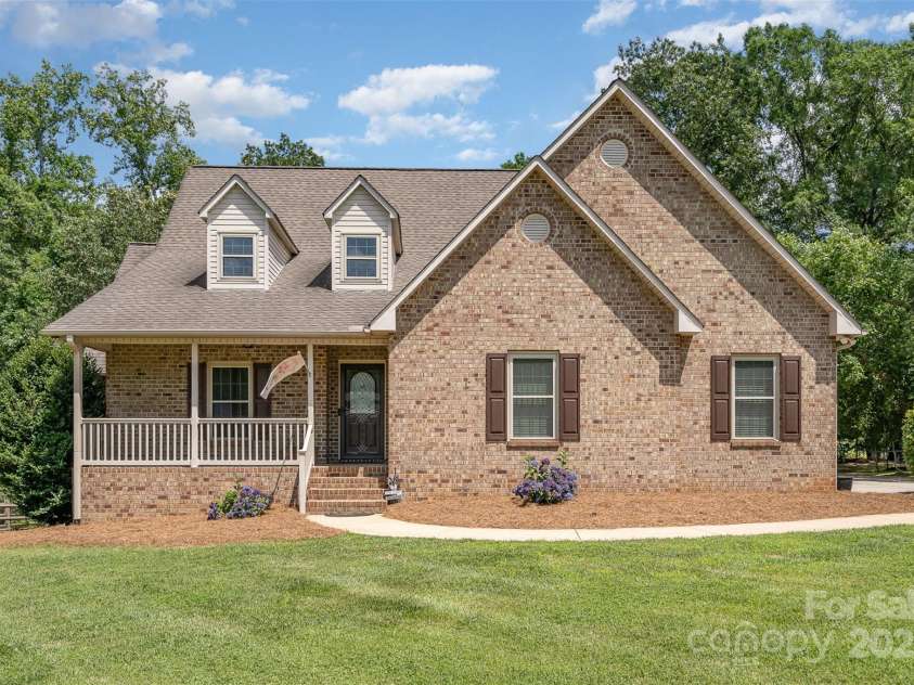 135 Oak Creek Drive, Rockwell, NC 28138.  MLS# CAR4269550, YatesRealty ID 26550. 