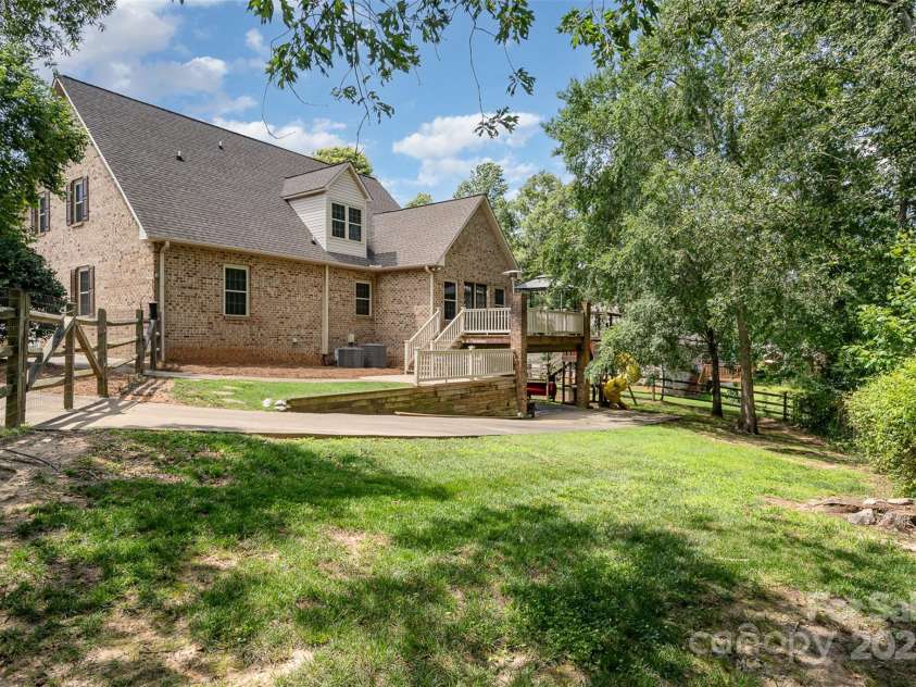 135 Oak Creek Drive, Rockwell, NC 28138.  MLS# CAR4269550, YatesRealty ID 26550. 