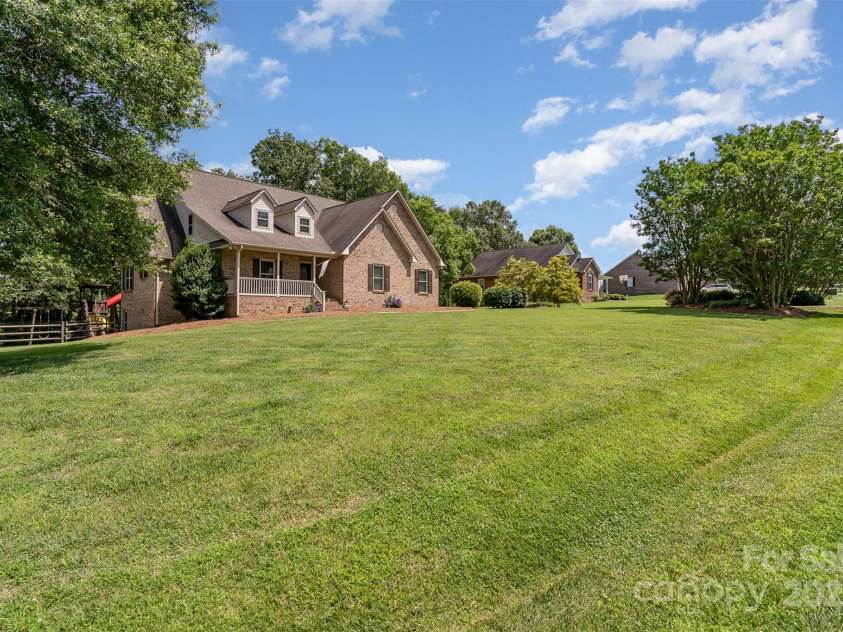 135 Oak Creek Drive, Rockwell, NC 28138.  MLS# CAR4269550, YatesRealty ID 26550. 