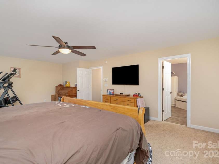 135 Oak Creek Drive, Rockwell, NC 28138.  MLS# CAR4269550, YatesRealty ID 26550. 