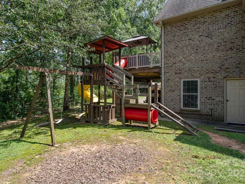 135 Oak Creek Drive, Rockwell, NC 28138.  MLS# CAR4269550, YatesRealty ID 26550. 