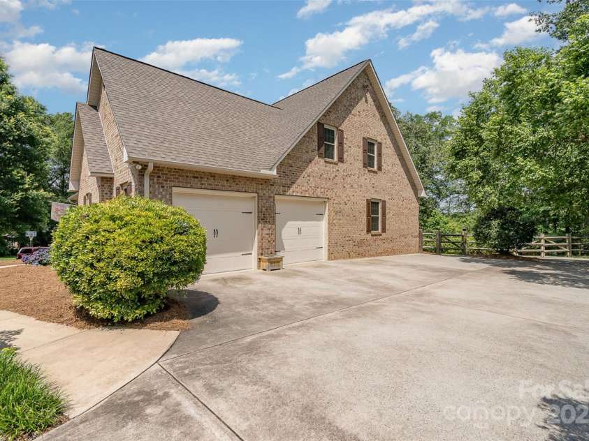 135 Oak Creek Drive, Rockwell, NC 28138.  MLS# CAR4269550, YatesRealty ID 26550. 