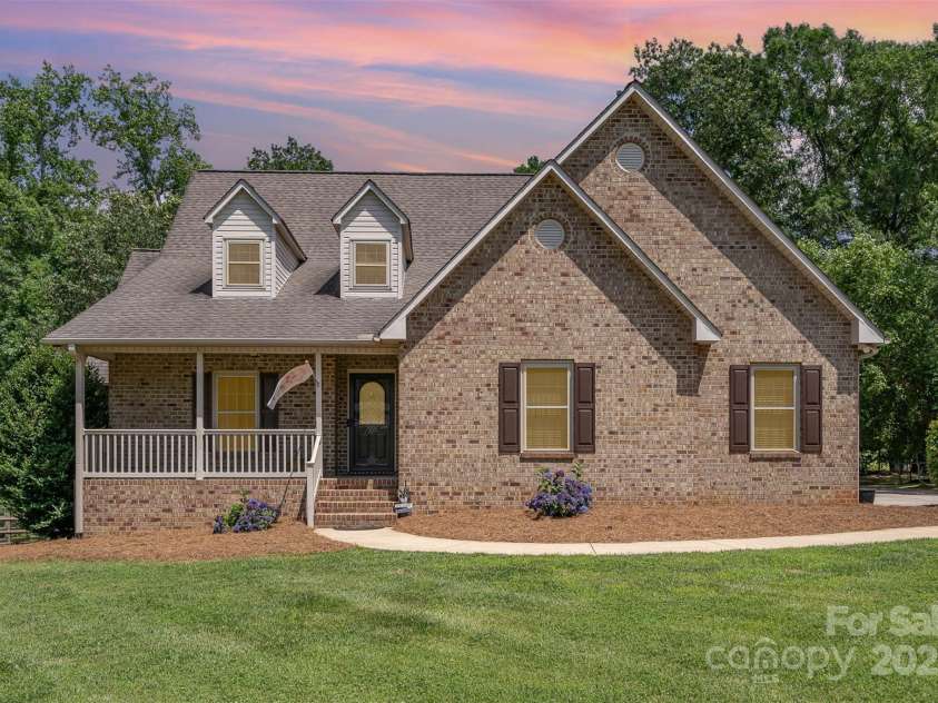 135 Oak Creek Drive, Rockwell, NC 28138.  MLS# CAR4269550, YatesRealty ID 26550. 