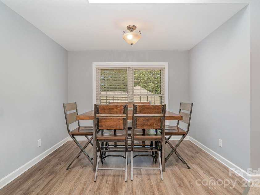 135 Oak Creek Drive, Rockwell, NC 28138.  MLS# CAR4269550, YatesRealty ID 26550. Breakfast nook