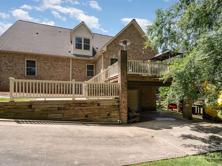135 Oak Creek Drive, Rockwell, NC 28138.  MLS# CAR4269550, YatesRealty ID 26550. Patio