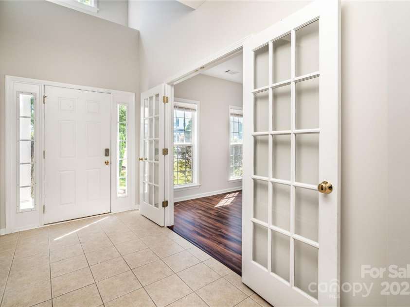 119 Tilton Drive, Mooresville, NC 28115.  MLS# CAR4274141, YatesRealty ID 26551. Front foyer