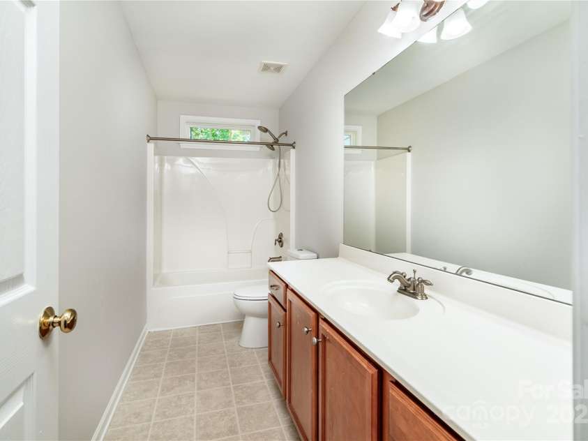 119 Tilton Drive, Mooresville, NC 28115.  MLS# CAR4274141, YatesRealty ID 26551. Full bathroom