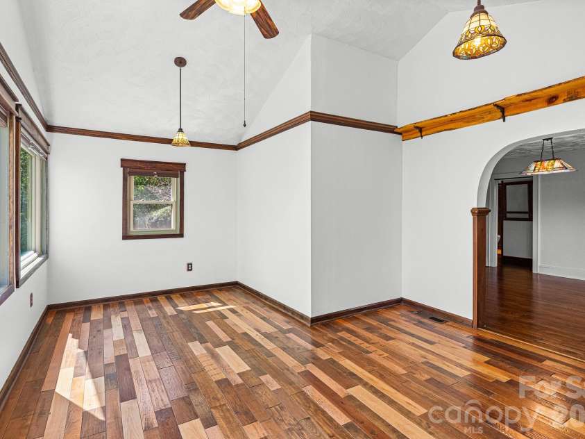 114 Walker Street, Black Mountain, NC 28711.  MLS# CAR4367539, YatesRealty ID 26552. Sunroom