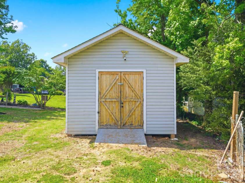 232 Summertree Drive, Troutman, NC 28166.  MLS# CAR4369245, YatesRealty ID 26553. 
