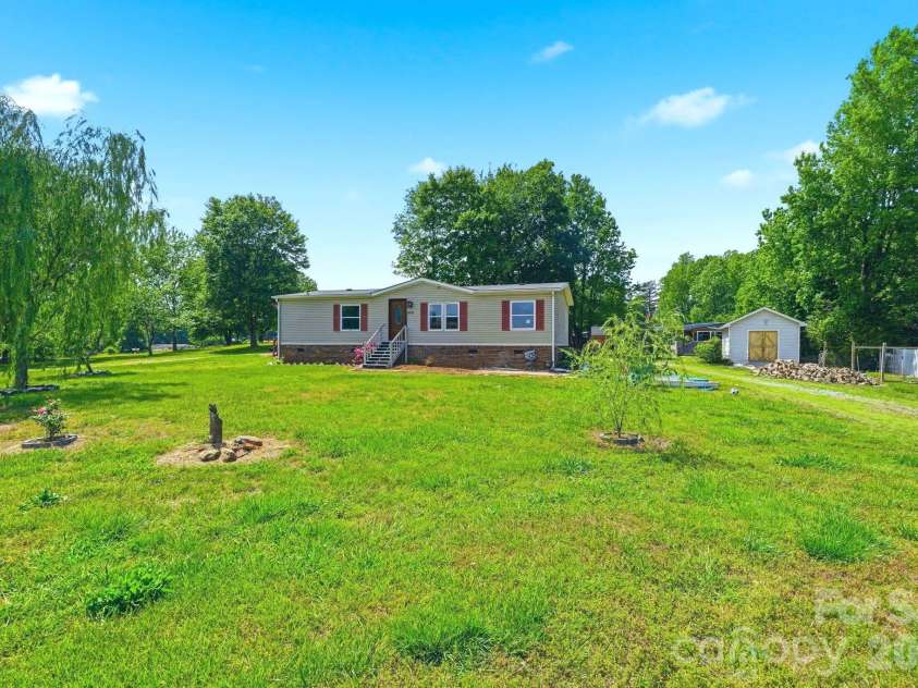 232 Summertree Drive, Troutman, NC 28166.  MLS# CAR4369245, YatesRealty ID 26553. 