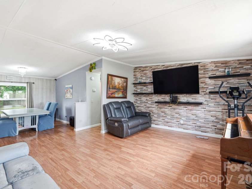 232 Summertree Drive, Troutman, NC 28166.  MLS# CAR4369245, YatesRealty ID 26553. 