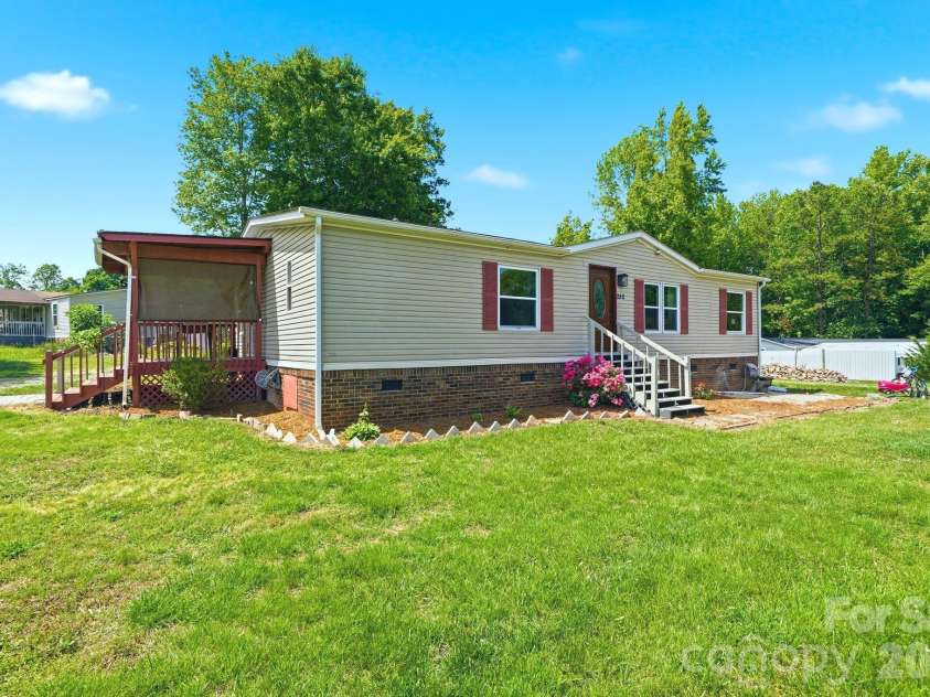 232 Summertree Drive, Troutman, NC 28166.  MLS# CAR4369245, YatesRealty ID 26553. 