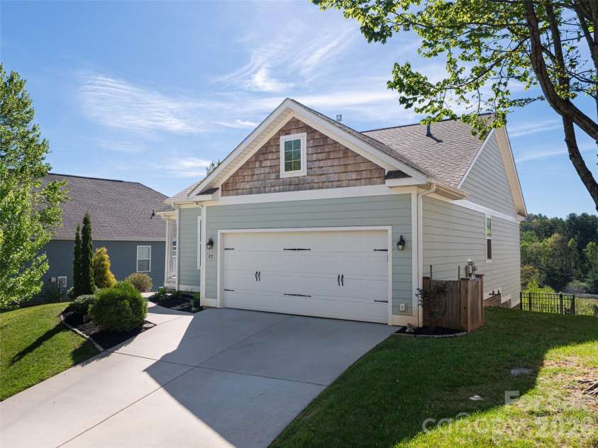 17 Dreambird Drive, Leicester, NC 28748.  MLS# CAR4370308, YatesRealty ID 26554. 