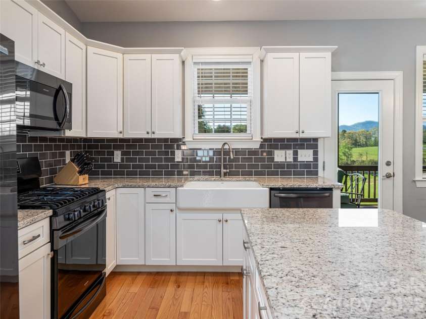 17 Dreambird Drive, Leicester, NC 28748.  MLS# CAR4370308, YatesRealty ID 26554. 