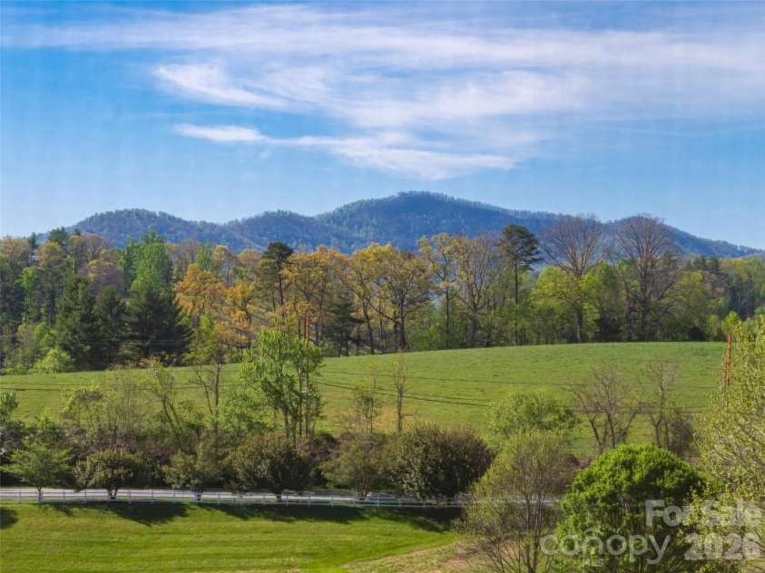 17 Dreambird Drive, Leicester, NC 28748.  MLS# CAR4370308, YatesRealty ID 26554. 