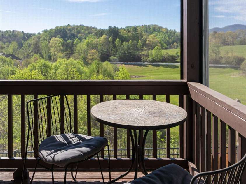 17 Dreambird Drive, Leicester, NC 28748.  MLS# CAR4370308, YatesRealty ID 26554. 