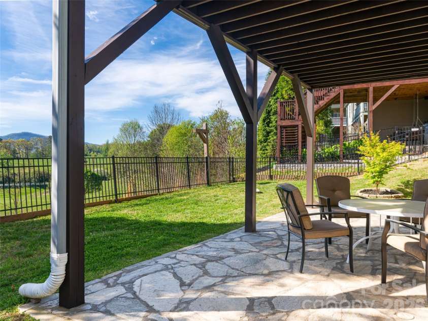 17 Dreambird Drive, Leicester, NC 28748.  MLS# CAR4370308, YatesRealty ID 26554. 