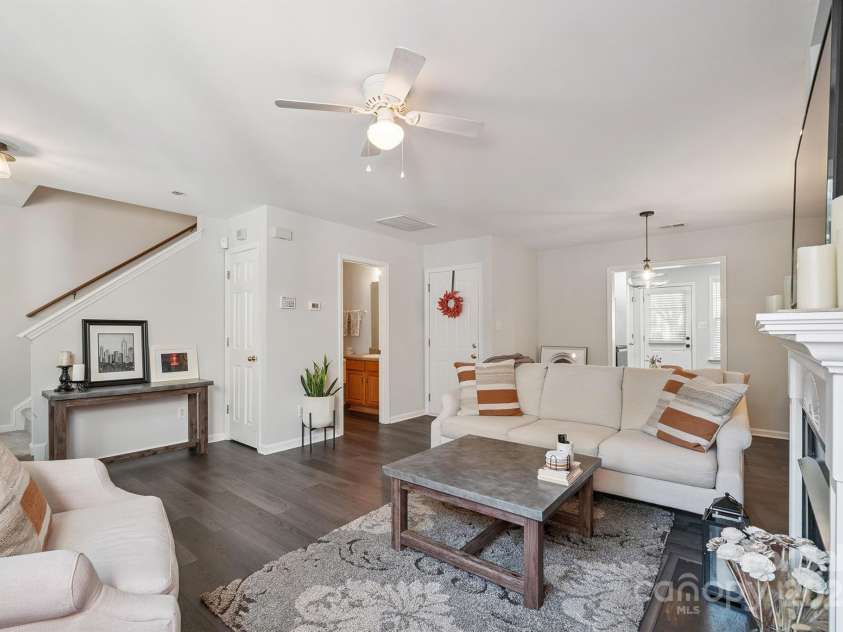 8412 Townley Road, Huntersville, NC 28078.  MLS# CAR4281969, YatesRealty ID 26554. Spacious and Light-Filled Living Room.