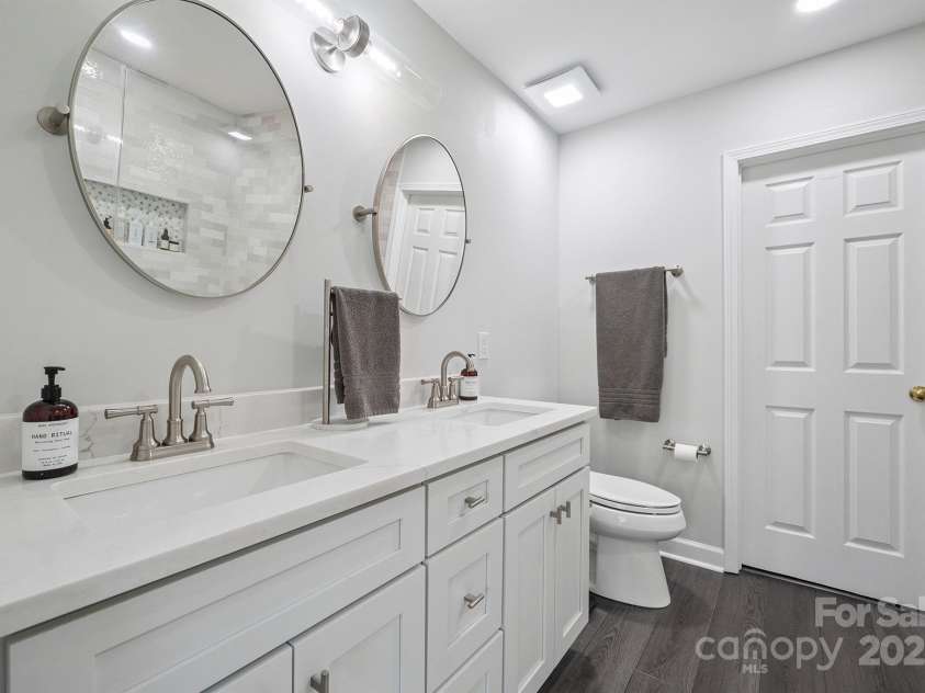 8412 Townley Road, Huntersville, NC 28078.  MLS# CAR4281969, YatesRealty ID 26554. Spectacular and Fully Updated En-Suite Bath.