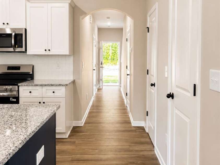 4743 Muskogee Drive, Charlotte, NC 28227.  MLS# CAR4373174, YatesRealty ID 26556. 