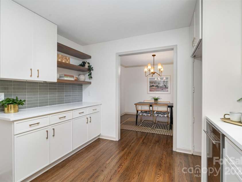 3406 Erinbrook Lane, Charlotte, NC 28215.  MLS# CAR4276847, YatesRealty ID 26557. 